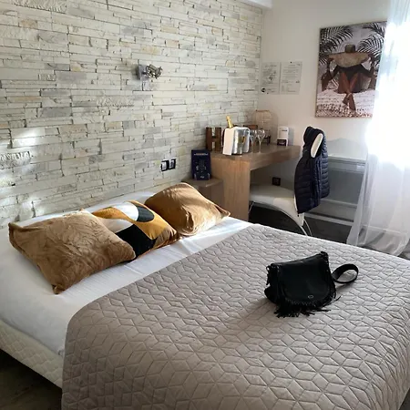Hotell La Glycine Hotel, Et Bien-etre Bénouville