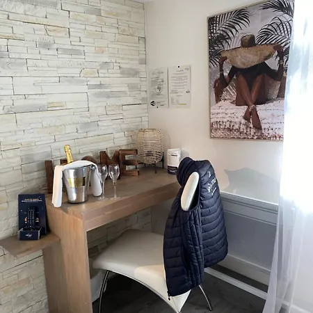 Hotel La Glycine Hotel, Et Bien-être