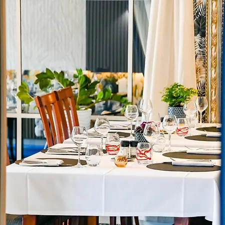 La Glycine Hotel, Et Bien-etre 2* 베누빌