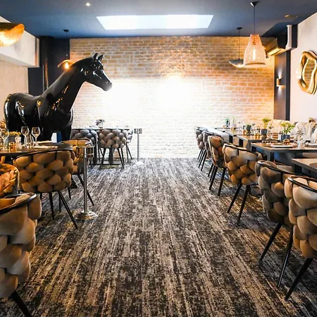 La Glycine Hotel, Et Bien-etre Отель Бенувиль