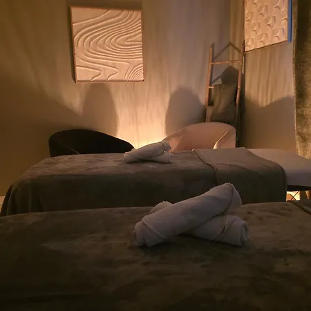 La Glycine Hotel, Et Bien-etre 2* Бенувиль