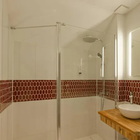 Hotell La Glycine Hotel, Et Bien-etre 2*