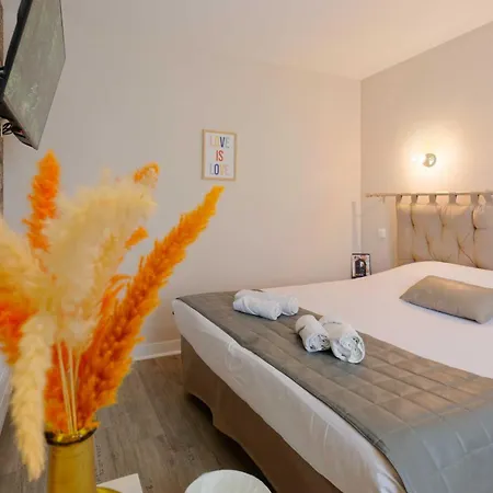 La Glycine Hotel, Et Bien-etre Hotell 2*