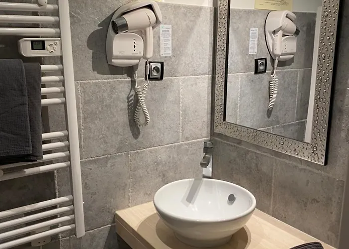 La Glycine Hotel, Et Bien-etre Отель 2*