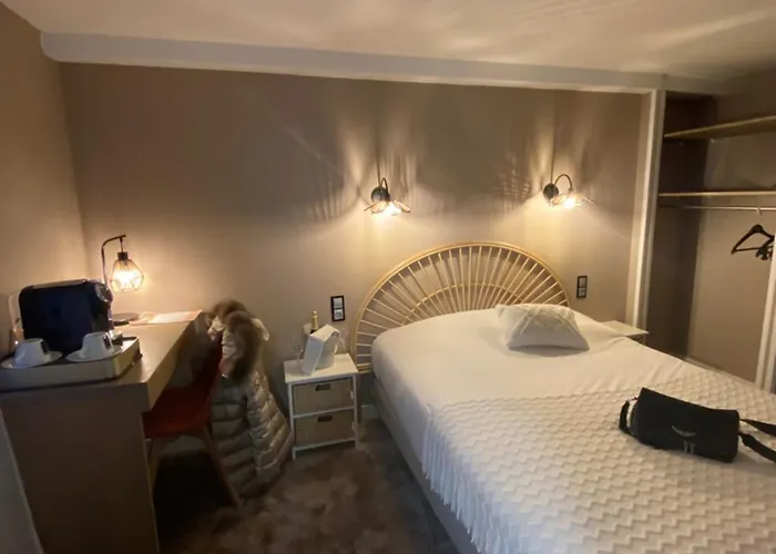 La Glycine Hotel, Et Bien-etre Отель Бенувиль