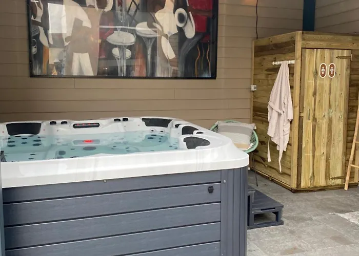 La Glycine Hotel, Et Bien-etre Бенувиль