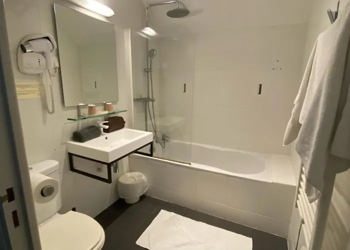 La Glycine Hotel, Et Bien-etre 2* Бенувиль