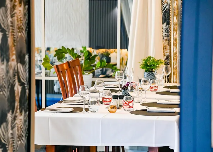 La Glycine Hotel, Et Bien-etre 2* Бенувиль