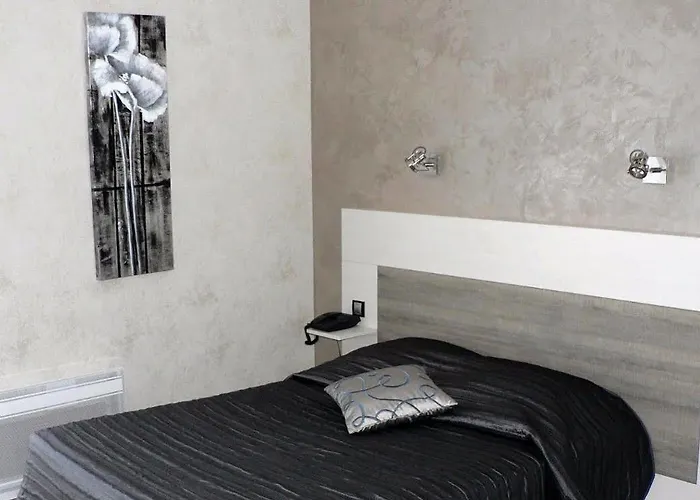 La Glycine Hotel, Et Bien-etre Отель Бенувиль