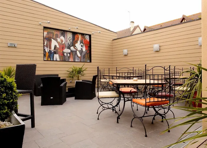 La Glycine Hotel, Et Bien-etre Отель Бенувиль