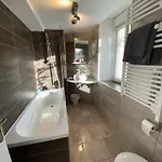 La Glycine Hotel, Et Bien-etre מלון Bénouville