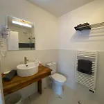 מלון La Glycine Hotel, Et Bien-etre 2*