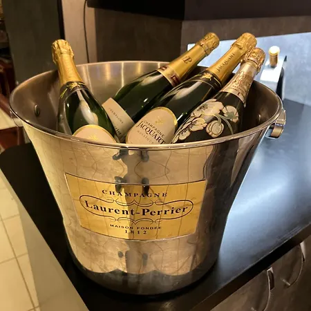 Ξενοδοχείο La Glycine Hotel, Et Bien-etre Bénouville