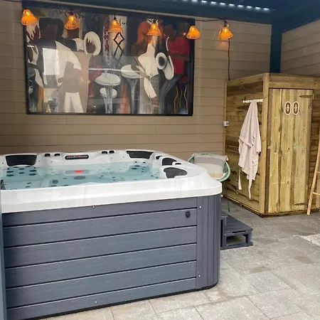 La Glycine Hotel, Restaurant & Bien-etre Бенувиль