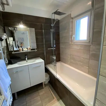 La Glycine Hotel, Et Bien-etre Hotel 2*