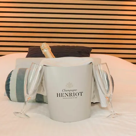 La Glycine Hotel, Spa Et Bien-Etre Hotel Bénouville
