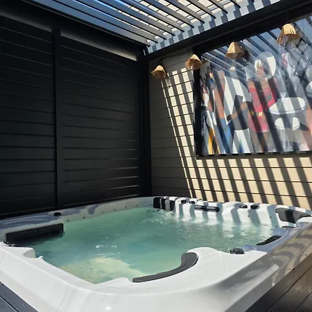 La Glycine Hotel, Et Bien-etre Hotel 2*