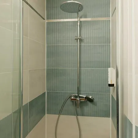 Отель La Glycine Hotel, Restaurant & Bien-etre 2*
