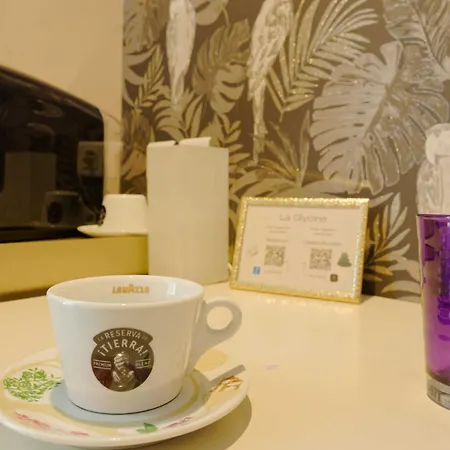 La Glycine Hotel, Restaurant & Bien-etre Отель Бенувиль