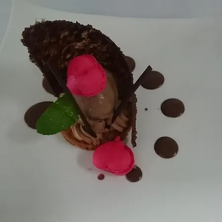 La Glycine Hotel, Et Bien-etre Hotel 2*