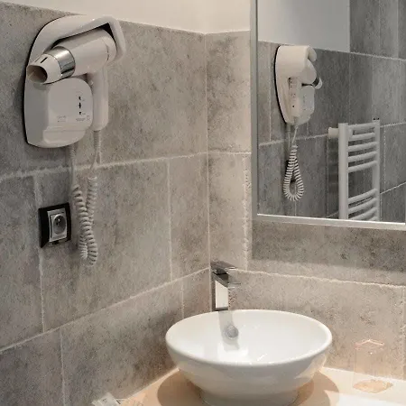 Hotel La Glycine Hotel, Et Bien-etre Bénouville